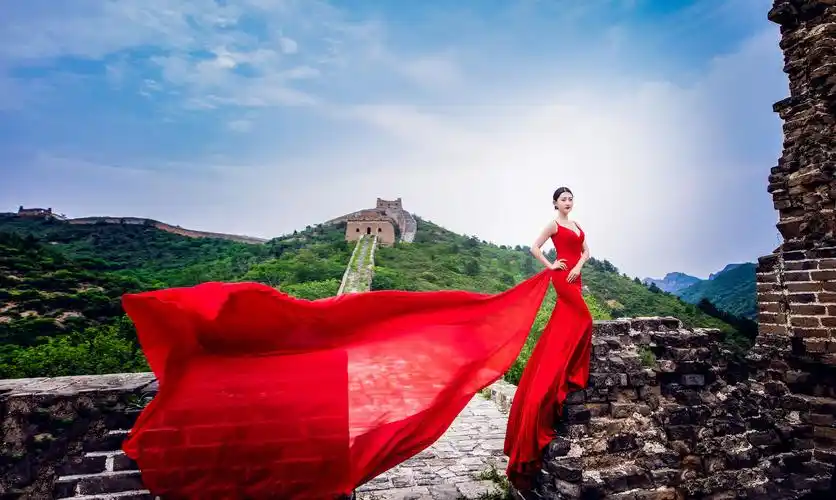 首页 婚纱摄影 最新客照丨长城  拍摄风格:中国风  拍摄场景:其他