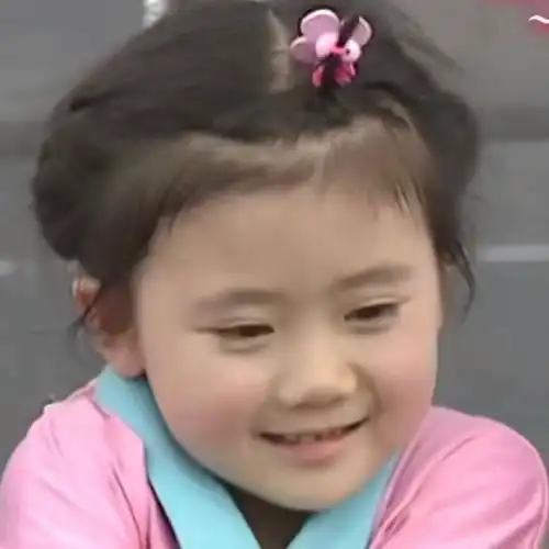 有没有福原爱小时候超可爱的图片我想当头像