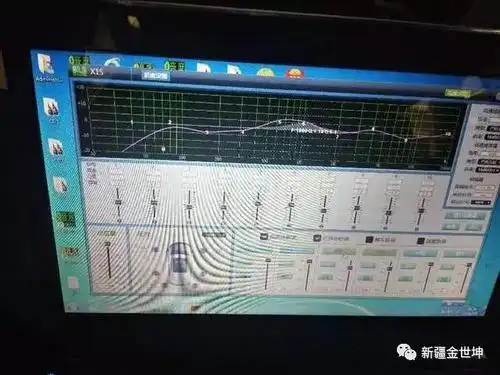 器材安装完成后,调音师开始进行最后的音响调试,为了调出车主最想要的