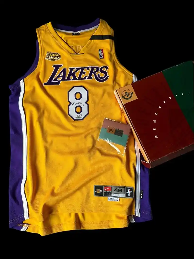 科比 亲签球衣 pc球衣 uda 出品.科比 亲笔签名 ud - 抖音