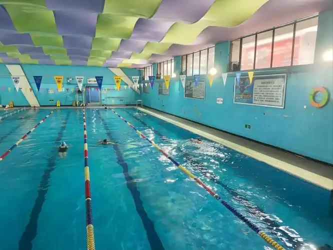 游泳馆