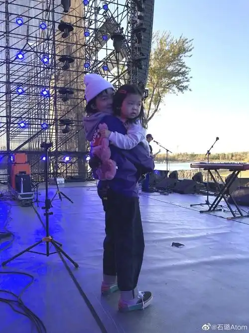 石璐:摇滚女鼓手,当妈之后