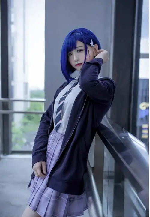 女装大佬cos国家队莓,这么可爱的jk美少女当然是男孩子啦