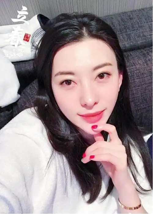 薛之谦整容前的照片火了,高磊鑫晒自拍被指整容