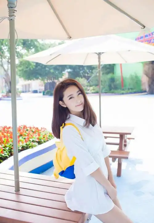 清纯美少女夏茉gigi室外性感写真