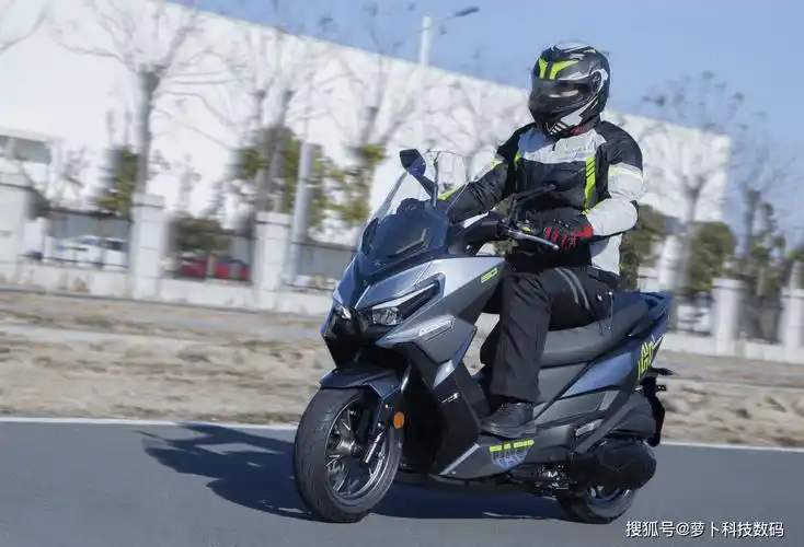 简单来说,正水冷算不上什么高精尖的技术,也是摩托车最常见的水冷散热