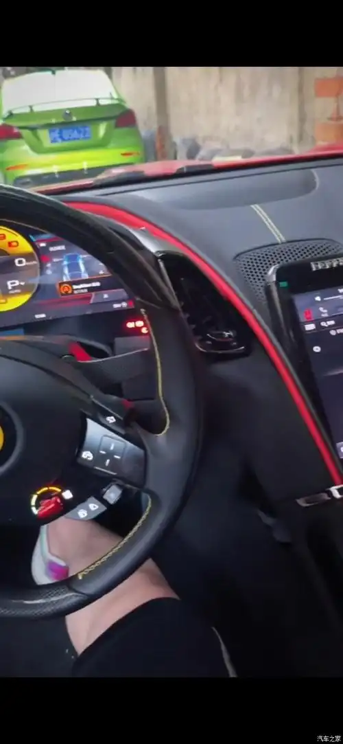 年轻人的激情座驾法拉利拉法内饰一览