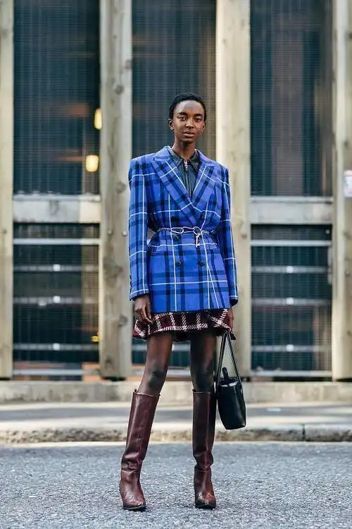 黑人的服装穿搭更大胆穿的短裙不挑肤色还个性不容易撞衫