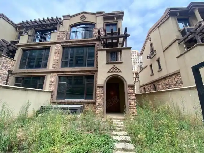 塘厦曼卡特酒店旁蔚蓝郡中间位别墅原始户型售530万