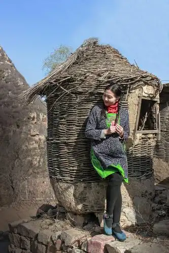 其它 大山里的女人 写美篇农村姑娘身着火红的衣服,充满了 健康和愉快