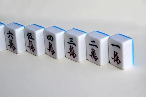 台湾麻将在众多麻将玩法中,有胡法规则玩法最繁杂之所,确实相比较一些