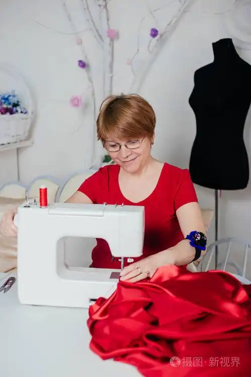 工作室, 裁剪过程照片-正版商用图片08bdfe-摄图新视界