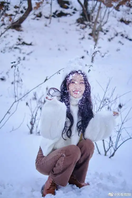 孙怡九宫格雪地随拍##孙怡雪景随拍#姐姐好美丽