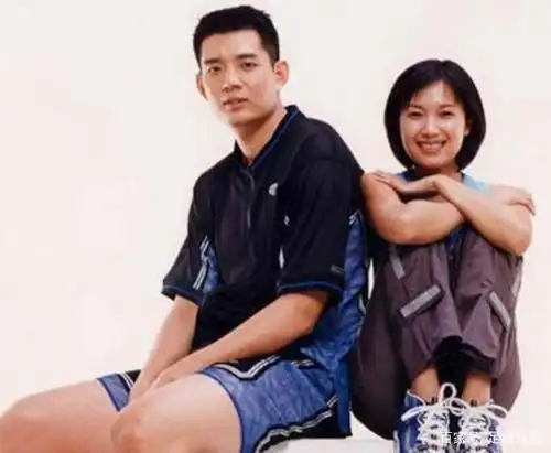 巩晓彬年轻时有多帅?与徐静蕾被称作"金童玉女"代言匡威