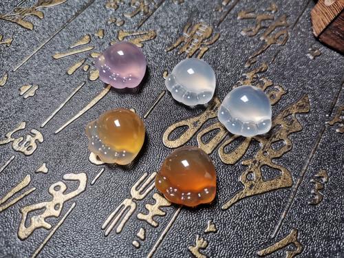 天然玛瑙吊坠玉髓冰透项链小巧熊掌精致礼物玛瑙小挂件