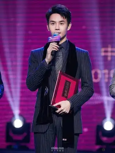 王凯折桂中国电视好演员奖德艺双馨好演员修养演技俱佳