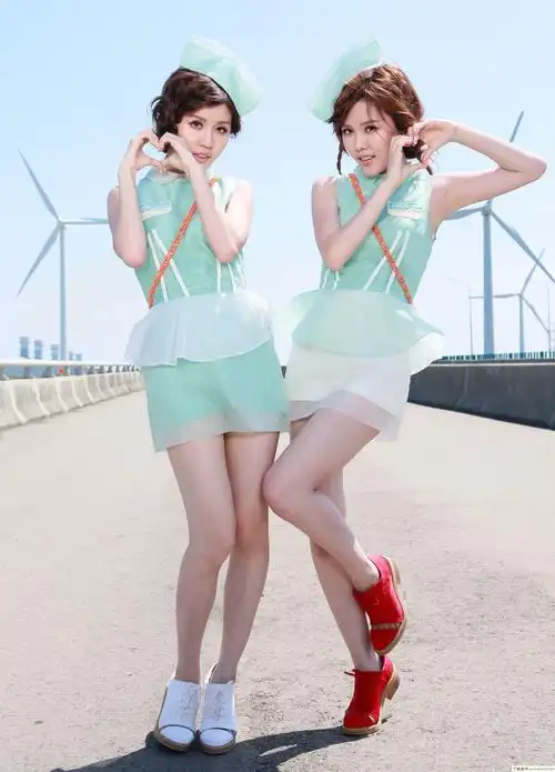 白氏双胞胎女子组合by2白纬芬白纬玲超高清写真集图片大全