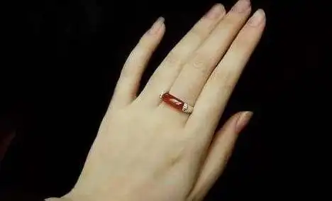 六花纹的位置在哪手有六花纹好吗