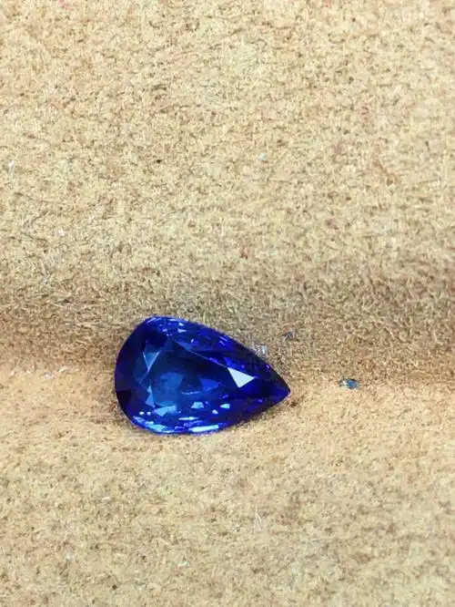 斯里兰卡皇家蓝蓝宝石106cth干净玻璃