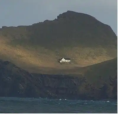 世界上最孤独家族:生活在荒无人烟的孤岛,周围2.5公里为无人区