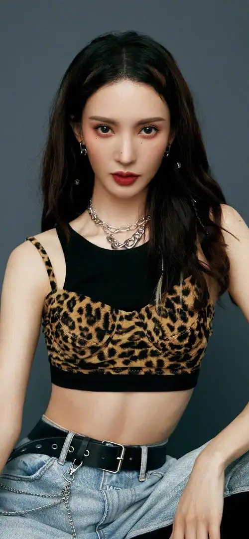 金晨露腰装酷飒高清手机壁纸