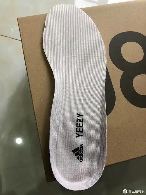 鞋垫正面鞋垫底部鞋内走线鞋子boost中底比350v2厚了不少,而且boost外