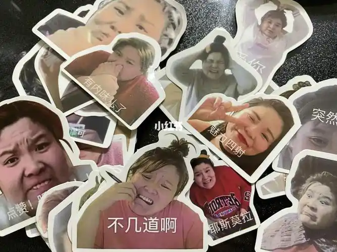 集美们不鸡丢啊,冲拼多多郭老师表情包_表情包_迷人的郭老师_素材