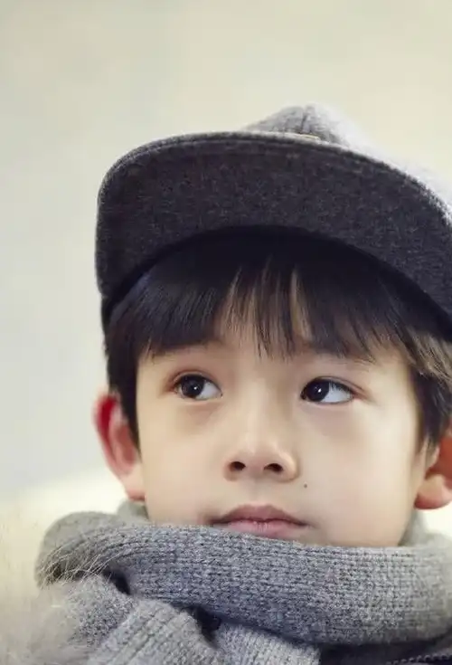 潘粤明释然了,董洁又美回来了,9岁儿子顶顶,很开心!_妈妈_爸爸_成长