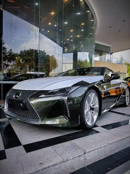 雷克萨斯lc500: 请时刻保持自己的品味与观点