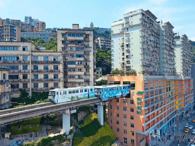 又见轨道穿楼重庆轨道交通9号线一期工程通车