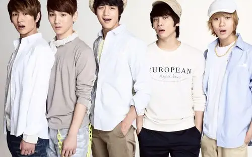 求shinee高清电脑桌面啊亲们!