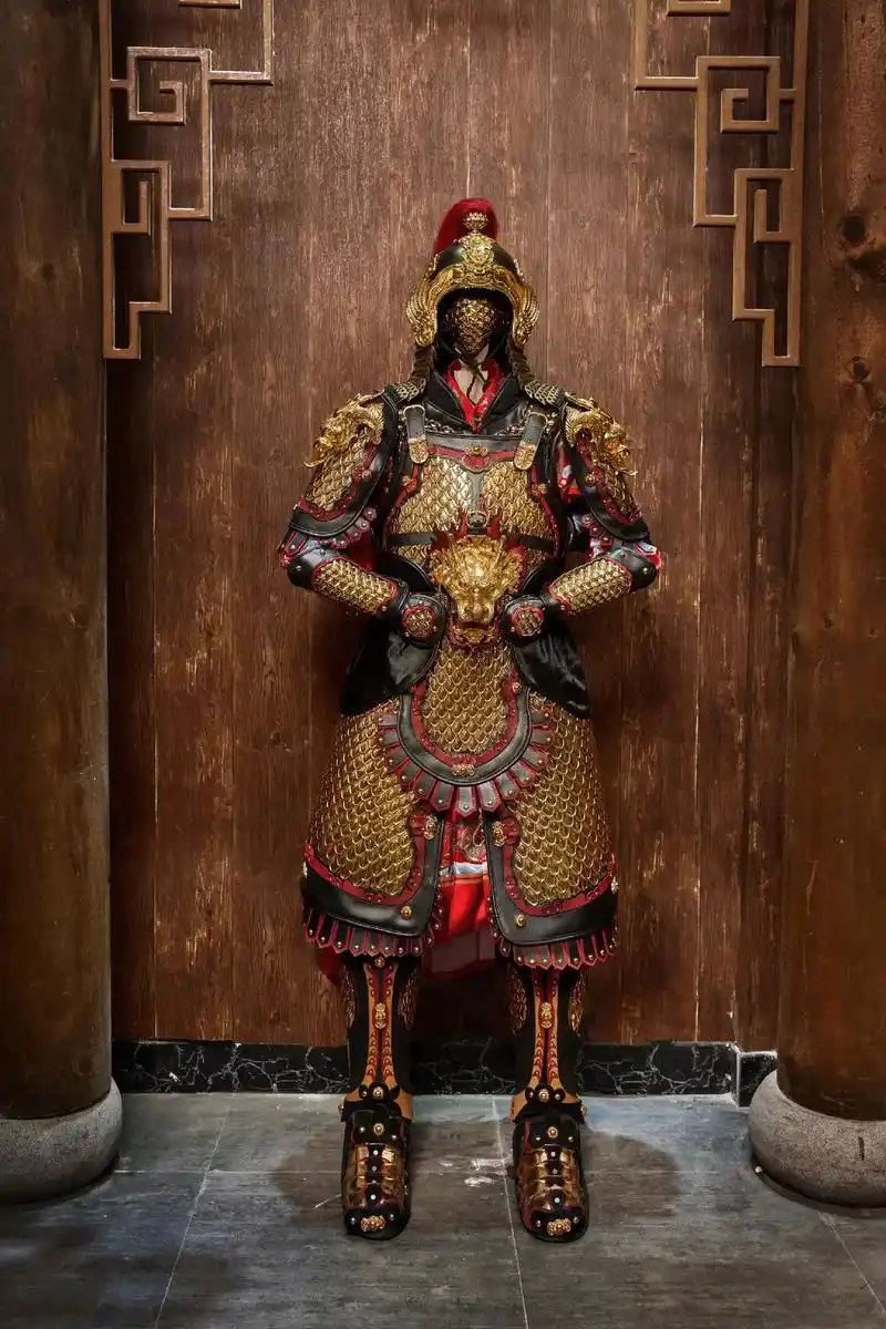 铠甲站立,威武霸气#中国甲胄 #金戈铁马身披麒麟甲 #传统文 - 抖音