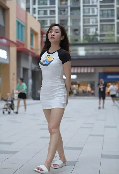 微胖女生的夏日穿搭选清新连衣裙即使不藏肉也照样抢眼