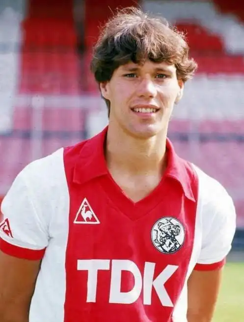 【人物】范巴斯滕:史上最完美中锋 光辉与遗憾写就他的足球人生