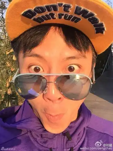 邓超搞怪逗比九连拍 自黑放屏保可辟邪