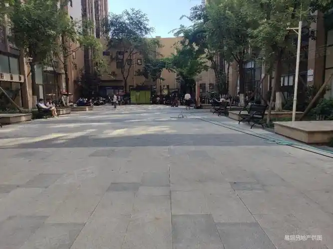 金辉悦府端头跃层公寓套二双卫双面采光每个房间都有明窗