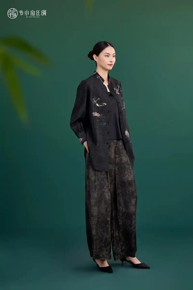 韦小宝丝绸 #春日上新龟纹肌理宽松形制衬衫衣身手工刺绣