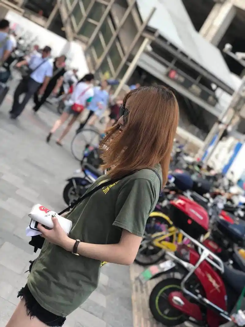 还记得那个夏天 阳光又毒又辣 不用戴口罩逛街 也不用扫健康码 - 抖音