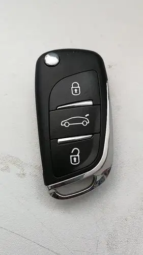 高速公路开启了汽车展销大会的同时--来认识一下常见汽车钥匙吧