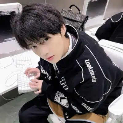 精致很有少年感的魅力帅哥头像