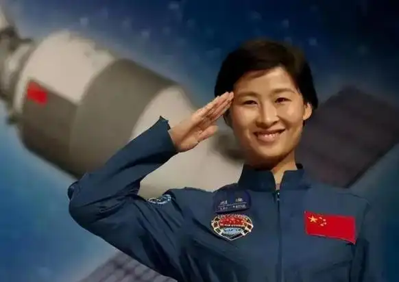 刘洋:中国首位女航天员,结婚8年未生子,出征前为丈夫留2条遗言