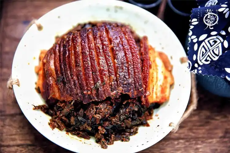 跟大厨学招,咸烧白这样做才过瘾,好吃不油腻,过年待客倍有面子