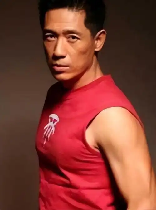 石凉|《他是谁》石凉:1婚娶演员丛珊,2婚娶圈外人,儿子成他一生愧疚