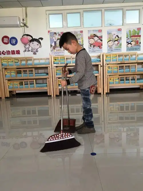 锡林浩特市楚古兰幼儿园—中二班"周五劳动日"活动《劳动最光荣》