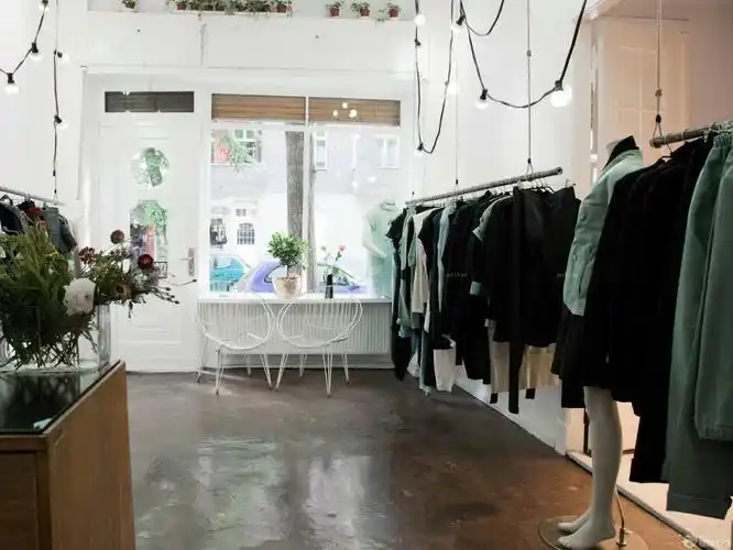 个性小服装店室内装修图片