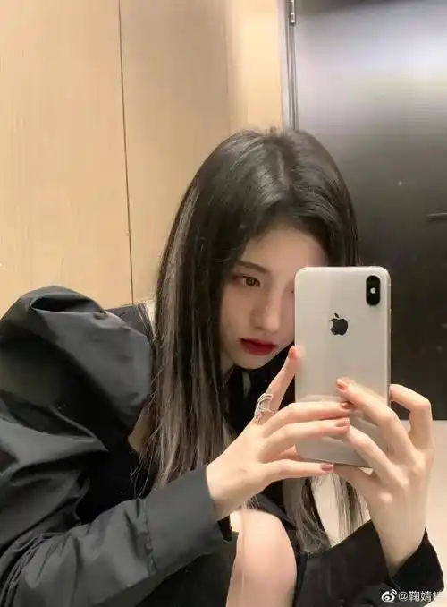 鞠婧祎:内娱最爱对镜自拍的女明星,没有之一,每一张都是绝绝子_小鞠