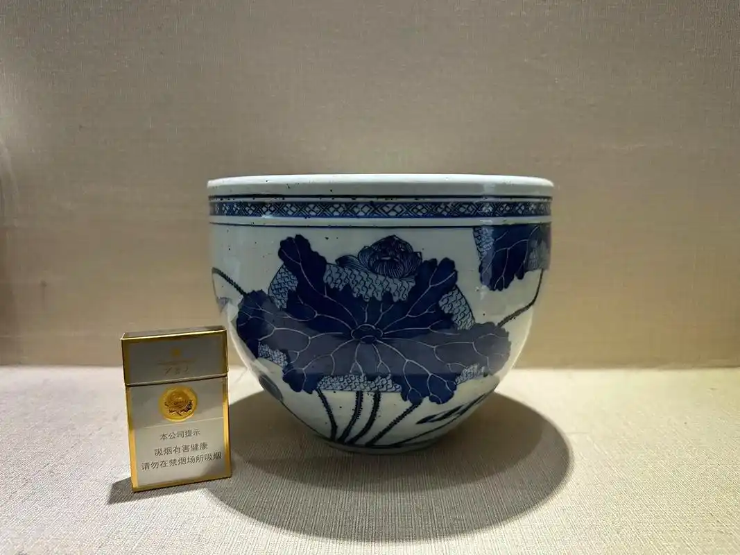 清代,青花大卷缸.画的特别好! - 抖音