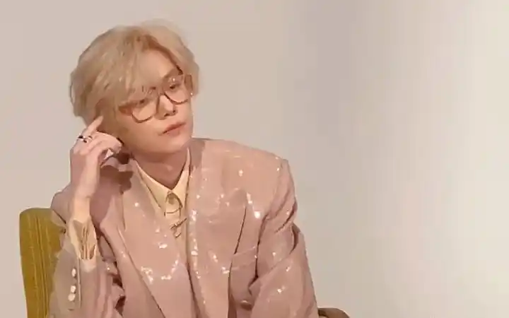 【鹿晗】粉色西装好帅好奶_小表情好可爱