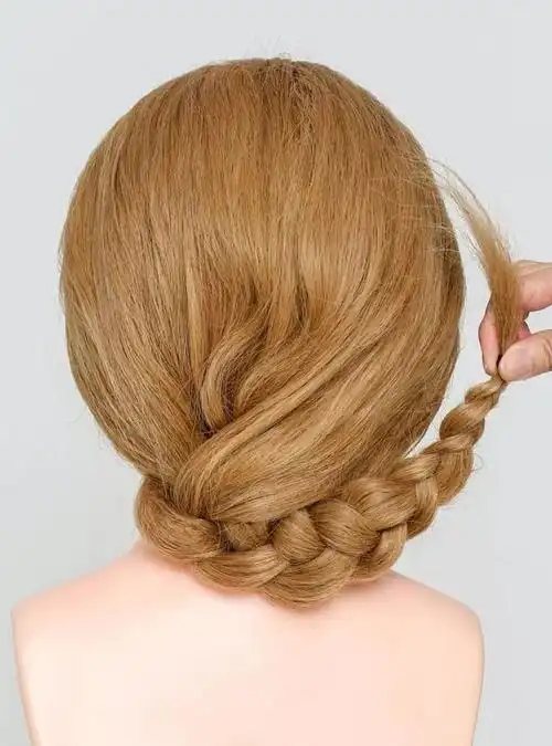 三分钟教你编麻花头发时髦洋气,扎麻花辫子教程图3