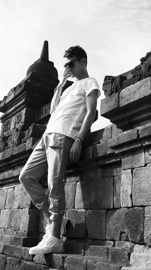 欧美帅哥模特黑白写真,高清图片,手机锁屏桌面-壁纸族